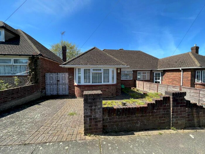 2 Bedroom Semi-Detached Bungalow To Rent In Granby Road, Luton, LU4