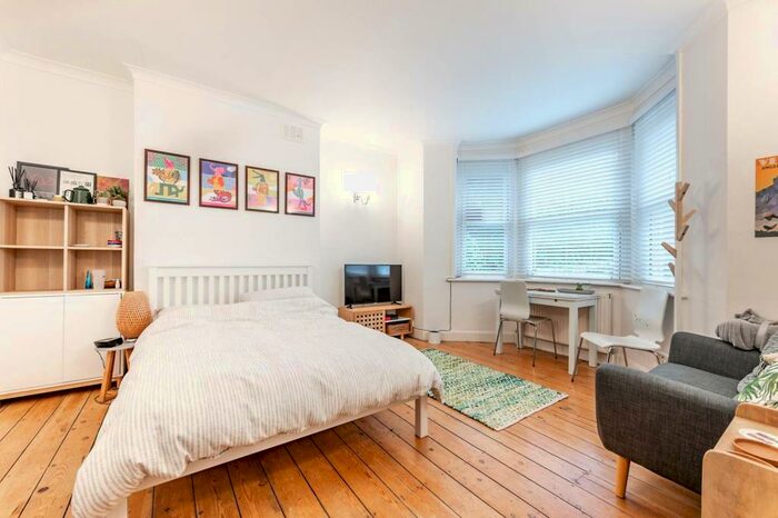 Studio To Rent In East Dulwich Road, East Dulwich, London, SE22