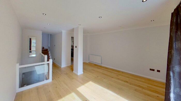 3 Bedroom Apartment To Rent In Welland Mews, London, E1W