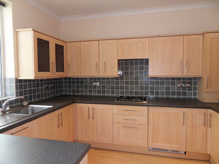 2 Bedroom Flat To Rent In The Ridgeway-Chalkwell : Online Registration, SS0