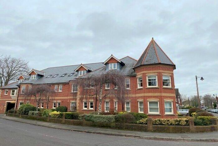 3 Bedroom Flat To Rent In Duttons Road, Romsey, SO51