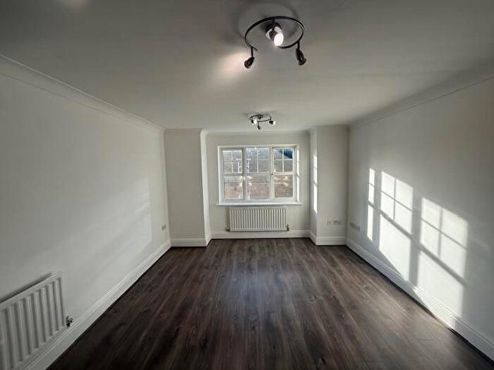 2 Bedroom Flat To Rent In Woolcombers Way, Bradford, BD4