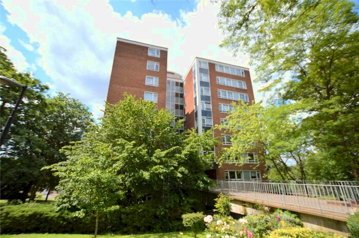 2 Bedroom Flat To Rent In Farquhar Road, London, SE19