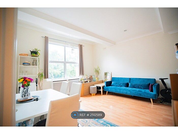 2 Bedroom Flat To Rent In Manstone Road, London, NW2