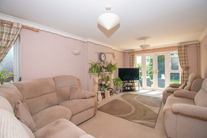 3 Bedroom Detached House For Sale In Scraptoft Lane, Leicester, LE5