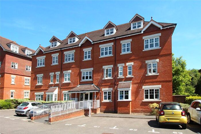 2 Bedroom Flat To Rent In Woking, Surrey, GU22