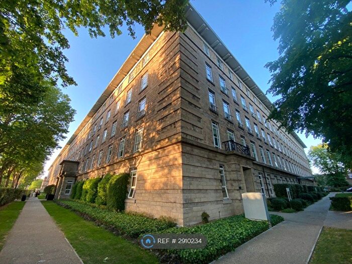 Studio To Rent In Bromyard House, London, W3