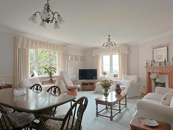2 Bedroom Flat For Sale In Holmesdale Park, Coopers Hill Road, Nutfield, RH1