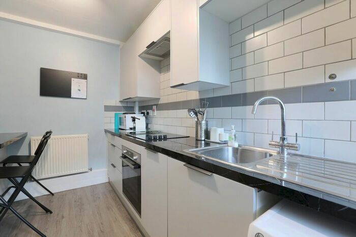 2 Bedroom Flat To Rent In Weyhill House, Camberwell, London, SE5