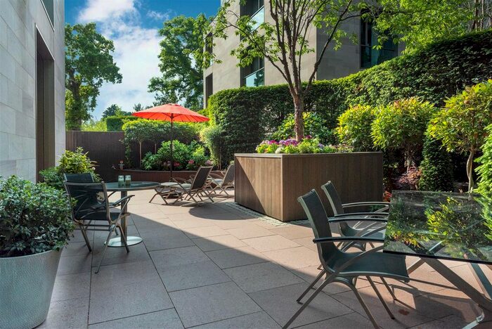 2 Bedroom Flat For Sale In Hampstead Lane, Highgate, N6