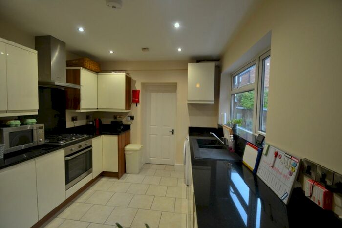 4 Bedroom Detached House To Rent In Elmsthorpe Avenue, Lenton, Nottingham, NG7