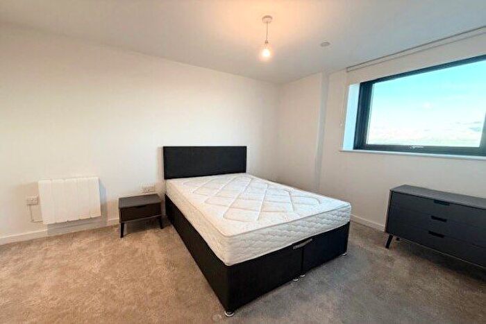 1 Bedroom Flat To Rent In Holdenhurst Road, Bournemouth, BH8