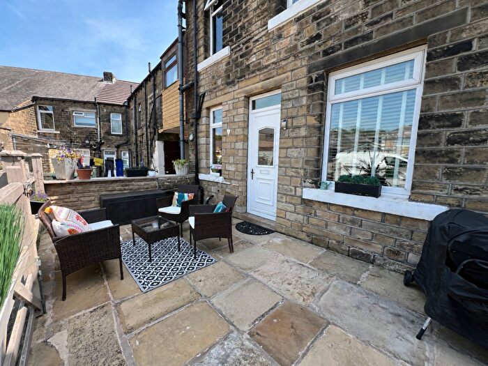 3 Bedroom Terraced House For Sale In Leymoor Road, Huddersfield, HD3