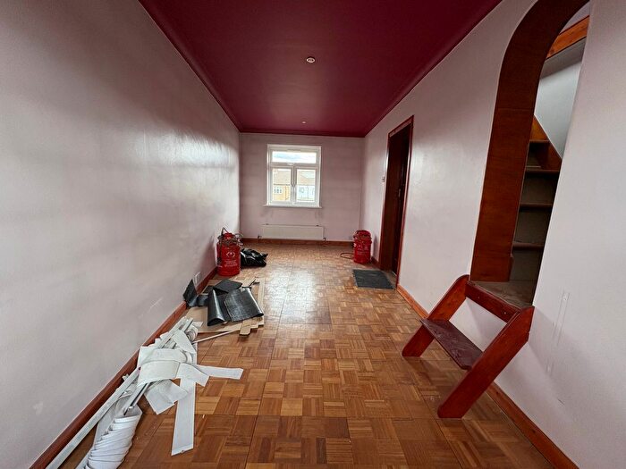 5 Bedroom Semi-Detached House To Rent In Nightingale Road, London, N9
