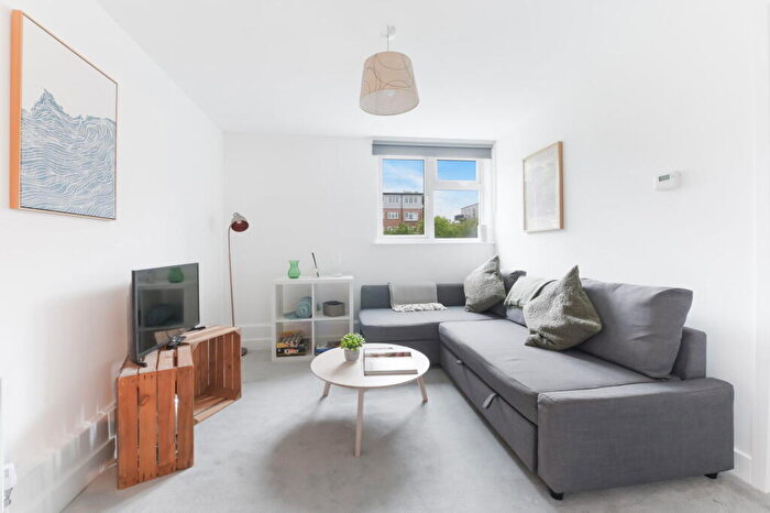 1 Bedroom Flat For Sale In Limerick Close, Balham, SW12
