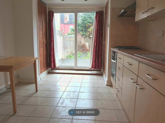 1 Bedroom Flat To Rent In Lausanne Road, Turnpike Lane, N8