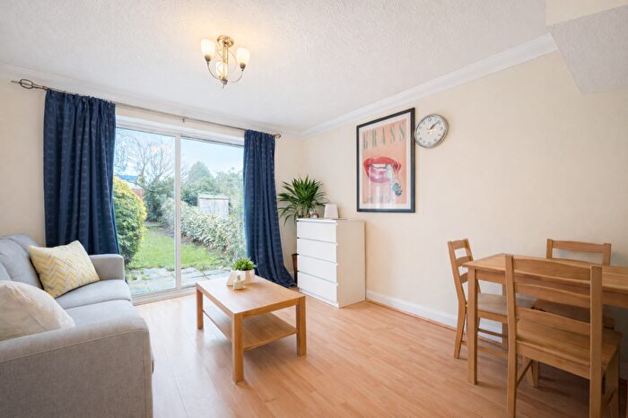 2 Bedroom Town House To Rent In Carlbury Close, St. Albans, Hertfordshire, AL1