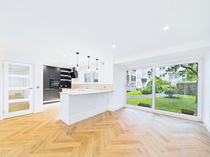 3 Bedroom Flat To Rent In Norwood Park, Bearsden, G61
