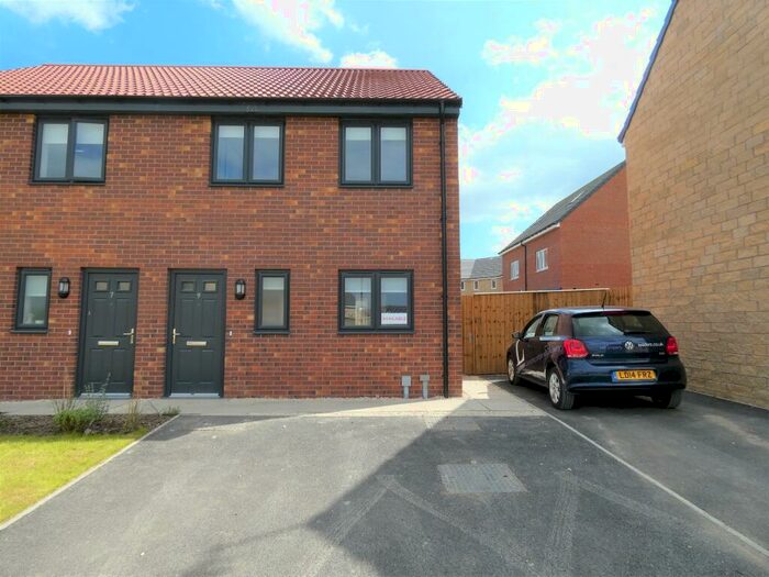 3 Bedroom Semi-Detached House To Rent In Burrows Avenue, Clay Cross, S45