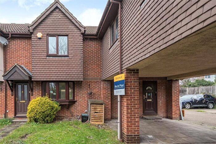 3 Bedroom End Of Terrace House For Sale In Turners Meadow Way, Beckenham, BR3