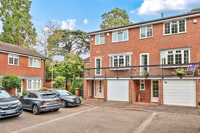 3 Bedroom Town House To Rent In Outwood Lane, CR5