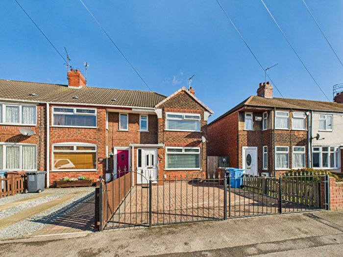 3 Bedroom Semi-Detached House For Sale In Welwyn Park Road, Hull, HU6