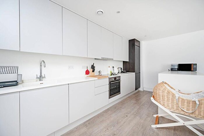 3 Bedroom Flat For Sale In Ruckholt Road, Leyton, London, E10