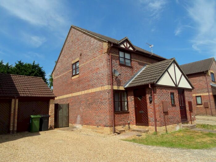 2 Bedroom Property To Rent In Spruce Crescent, Poringland, Norwich, NR14