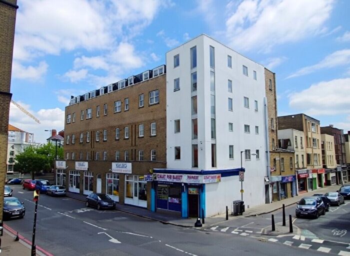 2 Bedroom Flat To Rent In Treadway Street, Bethnal Green, E2