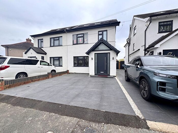 4 Bedroom Semi Detached House For Sale In Weymouth Road, Hayes, UB4