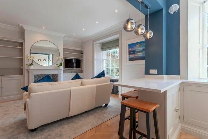 3 Bedroom Flat To Rent In Main Door Flat On Dundonald Street, New Town, Edinburgh, EH3