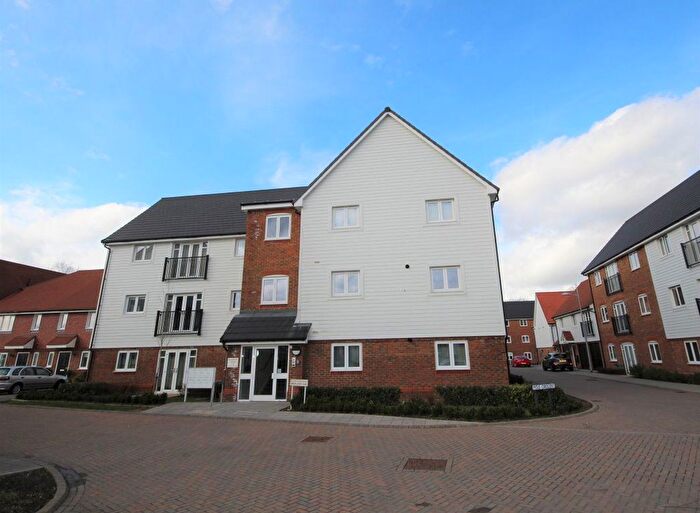2 Bedroom Flat To Rent In Bricklayer Lane, Faygate, Horsham, RH12