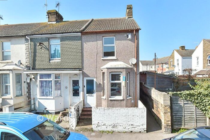 2 Bedroom End Of Terrace House For Sale In Harold Street, Queenborough, Sheerness, Kent, ME11