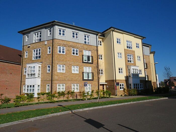 2 Bedroom Flat To Rent In Stadium Approach, Aylesbury, HP21