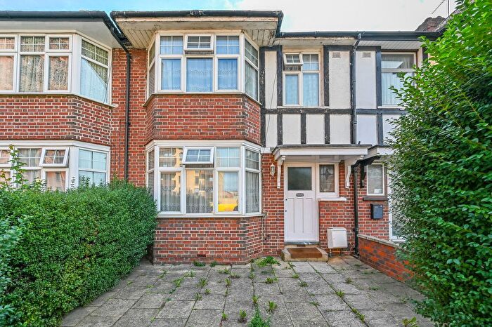 3 Bedroom Property For Sale In Horn Lane, Acton, London, W3
