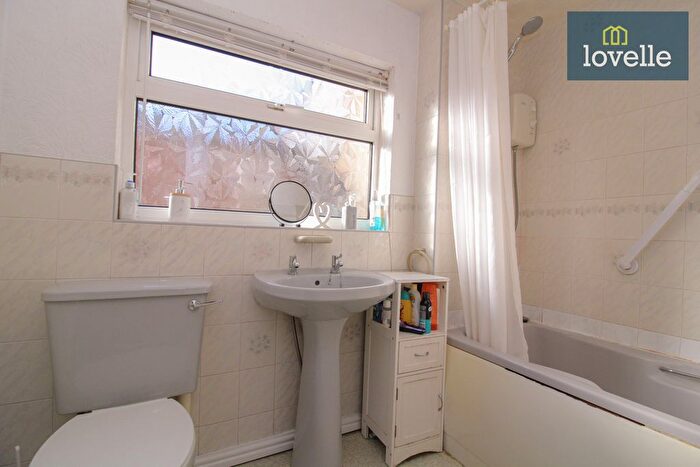 3 Bedroom Terraced House For Sale In Stanley Street, Grimsby, DN32