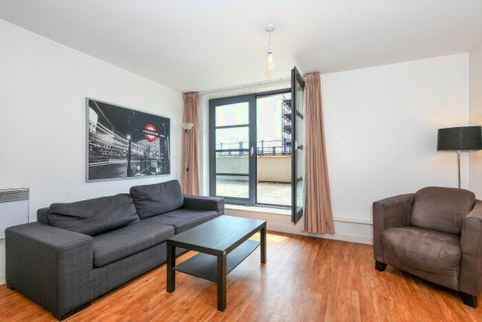2 Bedroom Flat To Rent In Commercial Road, London, E14
