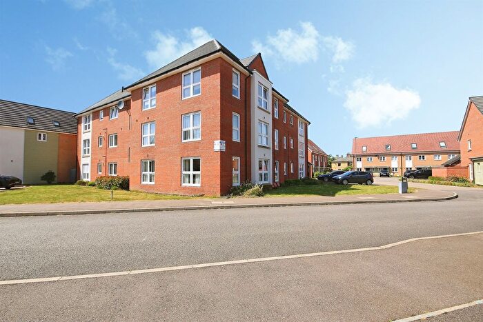 2 Bedroom Flat For Sale In Hope Close, Peterborough, PE3