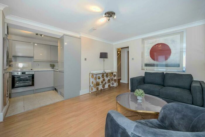 2 Bedroom Apartment To Rent In Edith Grove, Chelsea, SW10