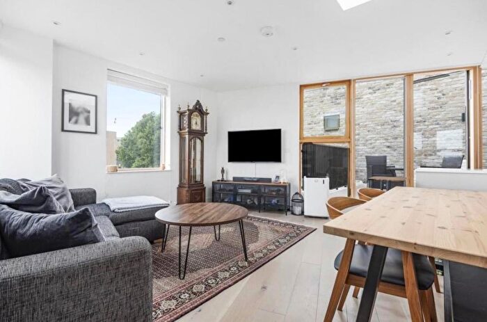 1 Bedroom Flat For Sale In Peckham Road, London, SE15