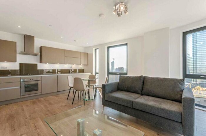 2 Bedroom Flat To Rent In Williamsburg Plaza, Canary Wharf, E14