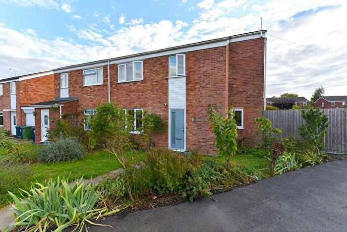 4 Bedroom Semi-Detached House For Sale In Stirling Road, St. Ives, PE27