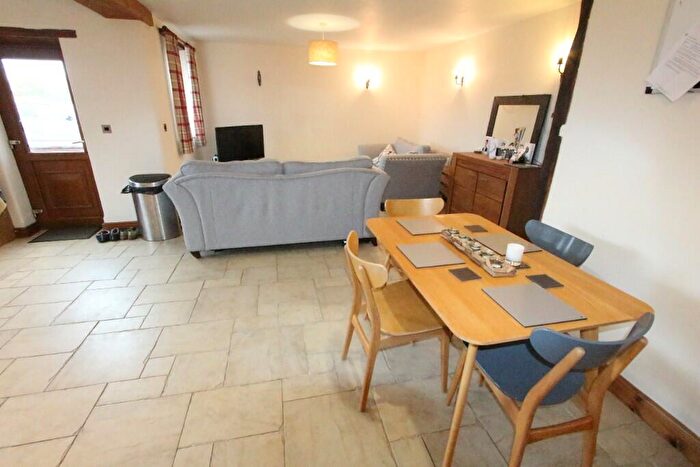 2 Bedroom Cottage To Rent In Northampton Road, NN6