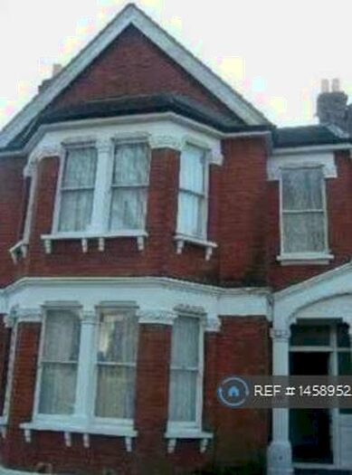 2 Bedroom Flat To Rent In Bromley Road, London, SE6