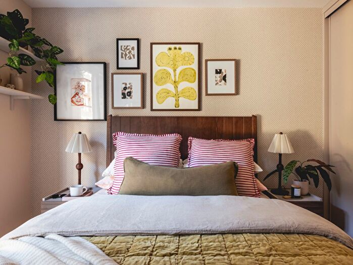 2 Bedroom Flat To Rent In Mill Mead, Staines Upon Thames, TW18