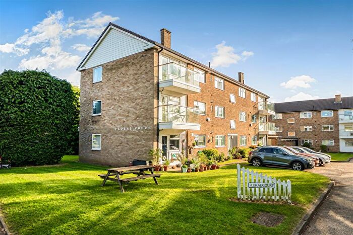 2 Bedroom Flat For Sale In Floral Court, Ashtead, KT21
