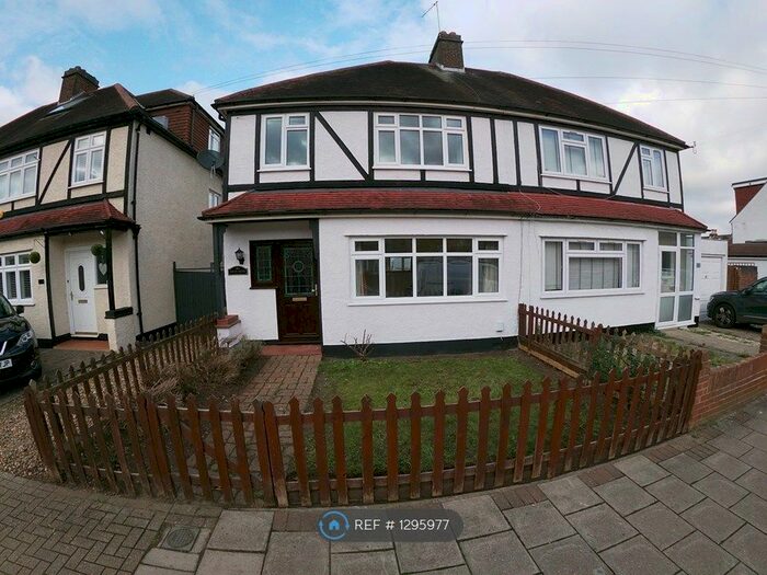 3 Bedroom Semi-Detached House To Rent In Jackson Road, Bromley BR2