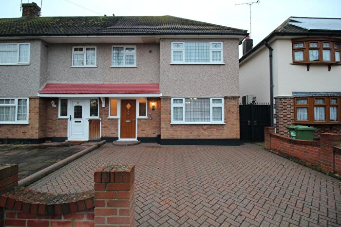 3 Bedroom Terraced House To Rent In Nelson Road, Rainham, RM13