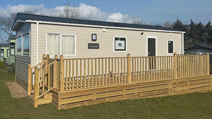 2 Bedroom Mobile/park Home For Sale In Ugthorpe, Whitby, YO21