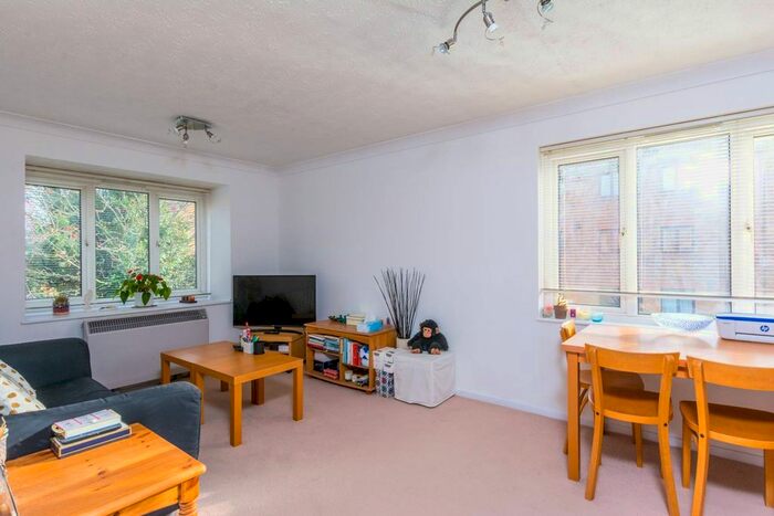 2 Bedroom Flat To Rent In Kipling Drive, Colliers Wood, London, SW19